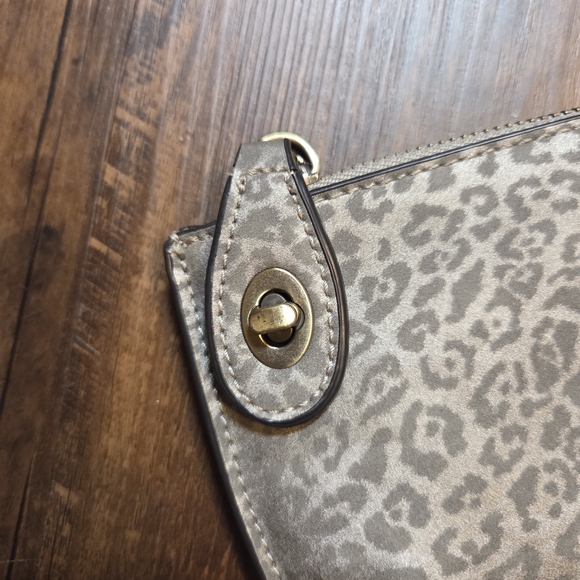 Leopard Print Tan Women's Wristlet Joy Susan - Picture 4 of 6